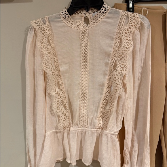 Elegant Lace Cream Blouse & Camel Tailored Pants Outfit Set - Picture 2 of 3